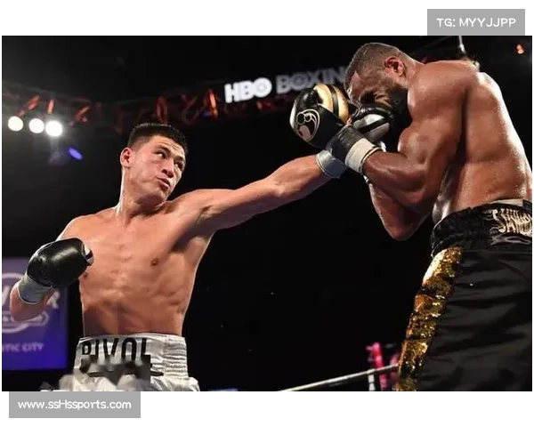 阿贾巴连续三记快速右拳终结战斗，完美展现增重后力量优势