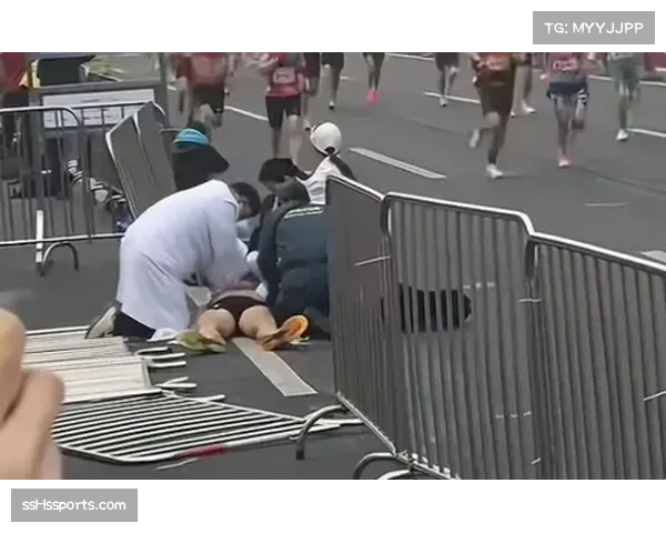 马拉松世锦赛选拔赛终点，37岁老将力压青年选手撞线后跪地亲吻跑道